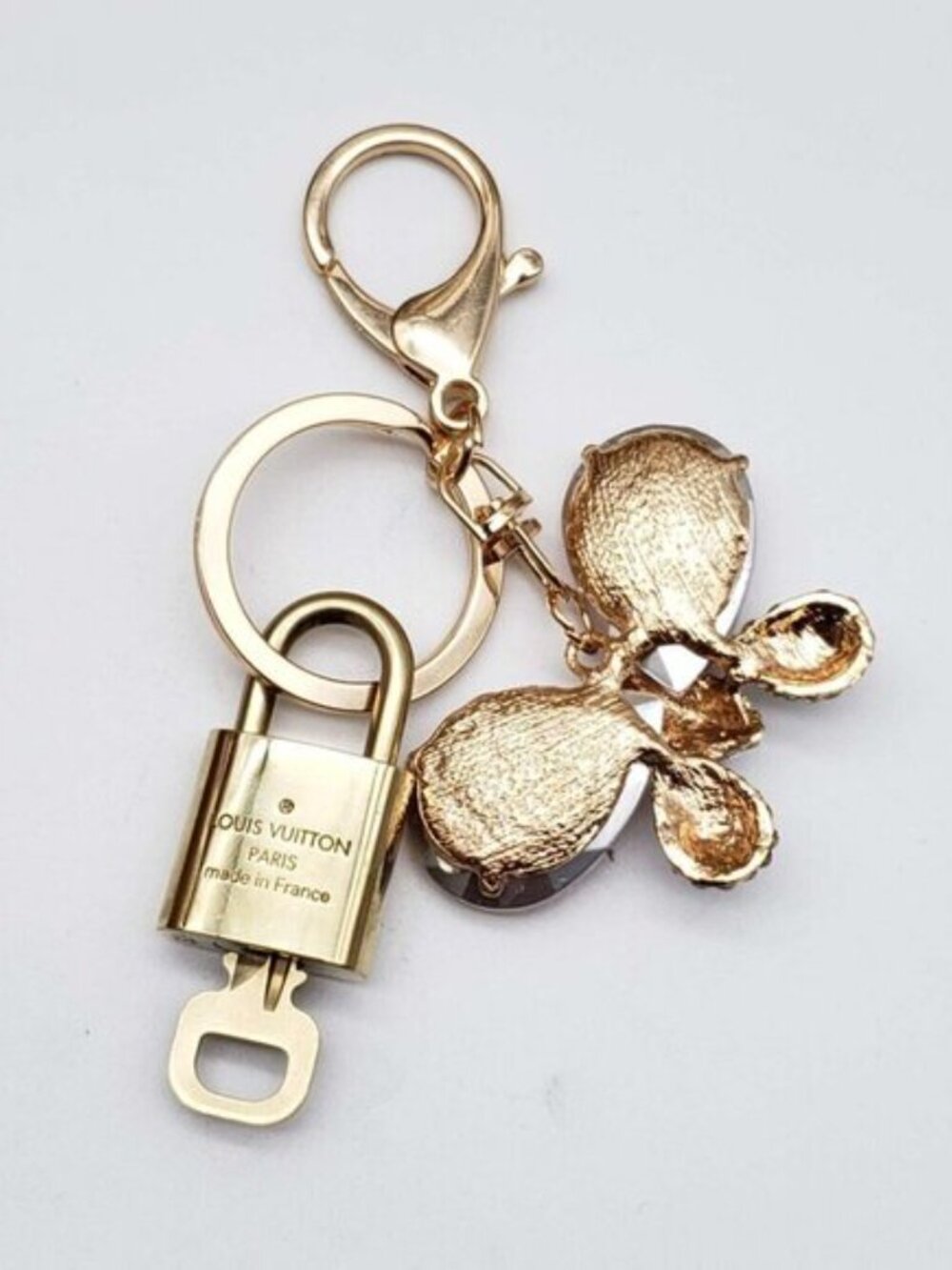 LV Gold Padlock Authentic 🔑 Luxury Bag Charm w/ Unbranded Butterfly Keychain - Picture 3 of 6